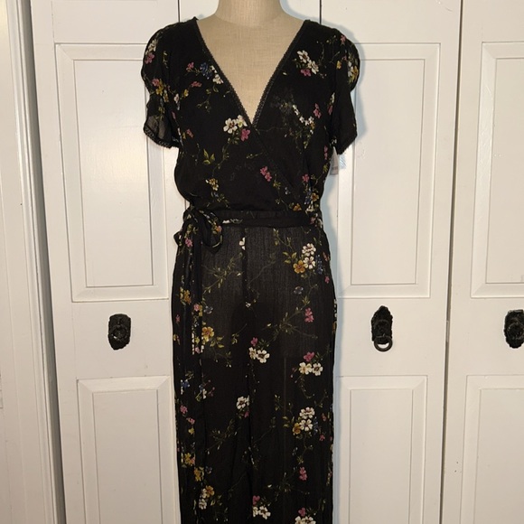 NWT Urban Outfitters UO Marie Prairie Wrap Jumpsuit Floral Print Size 10 - Picture 6 of 16